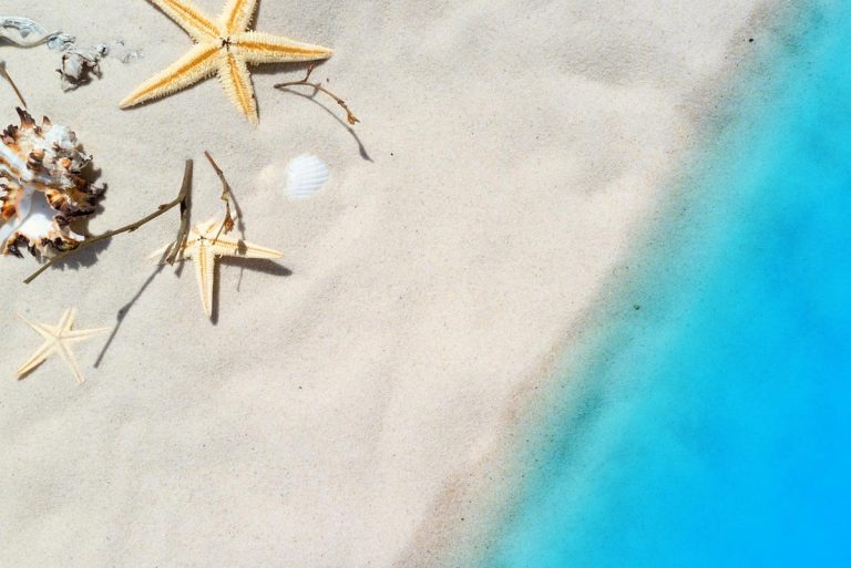 Ochrona skóry przed słońcem - czy wiesz, jak bezpiecznie opalać się na plaży?